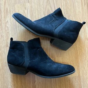 Kohls - women’s ankle boots size 8.5. Good shape.